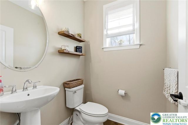 55 Alieh Court, Williams Twp, PA 18042