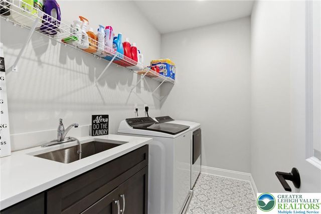 55 Alieh Court, Williams Twp, PA 18042