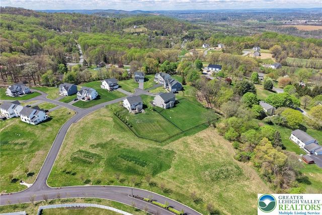 55 Alieh Court, Williams Twp, PA 18042