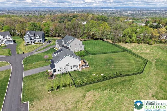 55 Alieh Court, Williams Twp, PA 18042