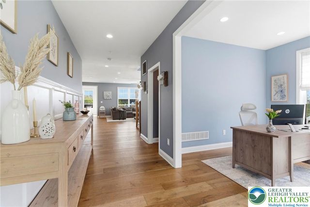 55 Alieh Court, Williams Twp, PA 18042