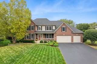 1390 Alexandra Boulevard, Crystal Lake, IL 60014