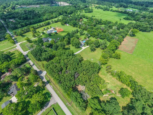 306 Quarry Rd, Mount Juliet, TN 37122