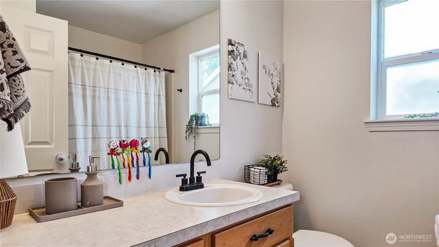 19123 205th Street E, Orting, WA 98360