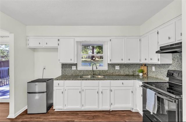 7413 Loma Vista Drive, Kansas City, MO 64138