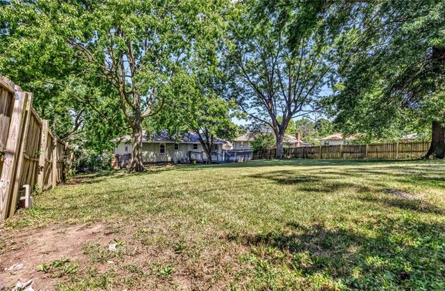 7413 Loma Vista Drive, Kansas City, MO 64138