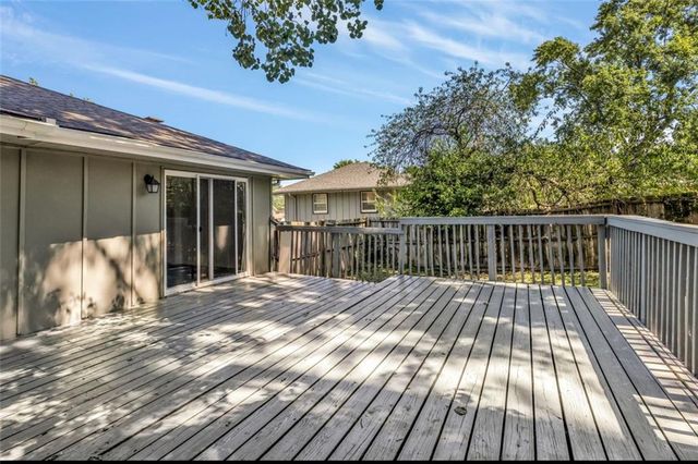 7413 Loma Vista Drive, Kansas City, MO 64138