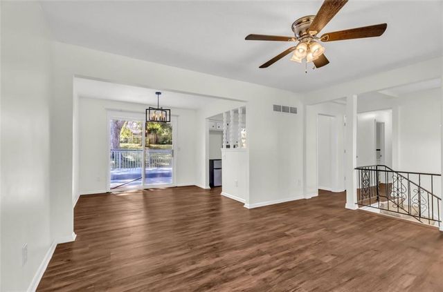 7413 Loma Vista Drive, Kansas City, MO 64138