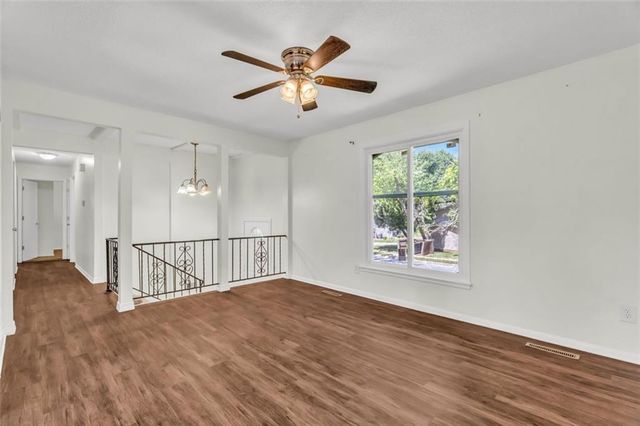 7413 Loma Vista Drive, Kansas City, MO 64138