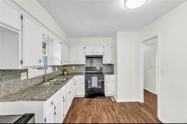 7413 Loma Vista Drive, Kansas City, MO 64138