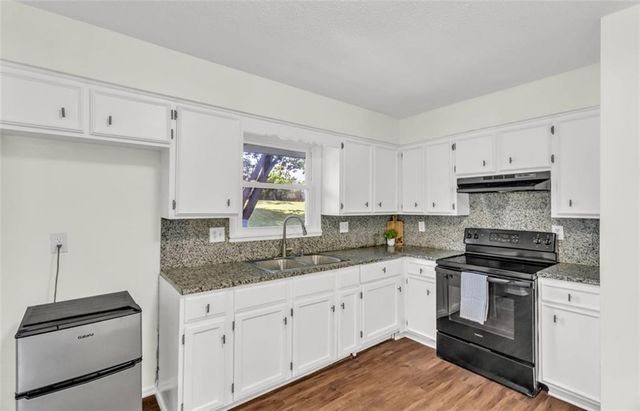 7413 Loma Vista Drive, Kansas City, MO 64138