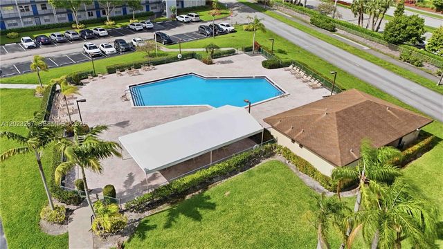 301 SW 135th Avenue 415C, Pembroke Pines, FL 33027