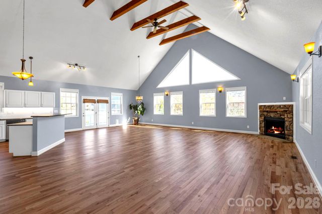 291 N Crab Meadow Drive, Hendersonville, NC 28739