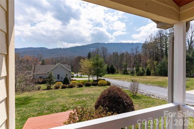 291 N Crab Meadow Drive, Hendersonville, NC 28739