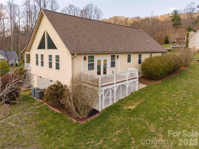 291 N Crab Meadow Drive, Hendersonville, NC 28739