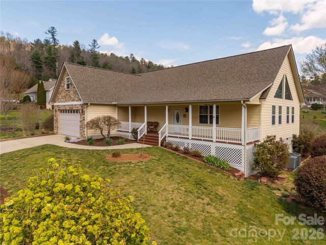 291 N Crab Meadow Drive, Hendersonville, NC 28739