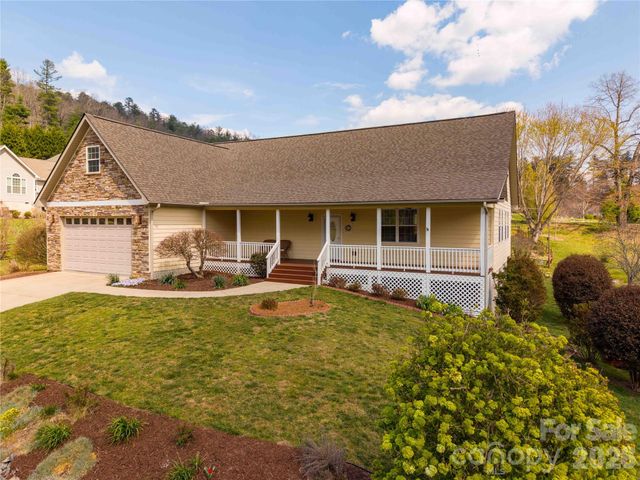 291 N Crab Meadow Drive, Hendersonville, NC 28739
