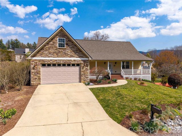 291 N Crab Meadow Drive, Hendersonville, NC 28739