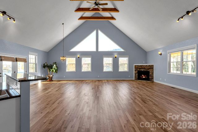 291 N Crab Meadow Drive, Hendersonville, NC 28739