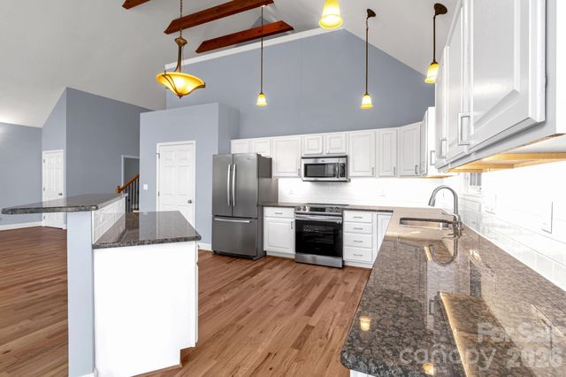 291 N Crab Meadow Drive, Hendersonville, NC 28739