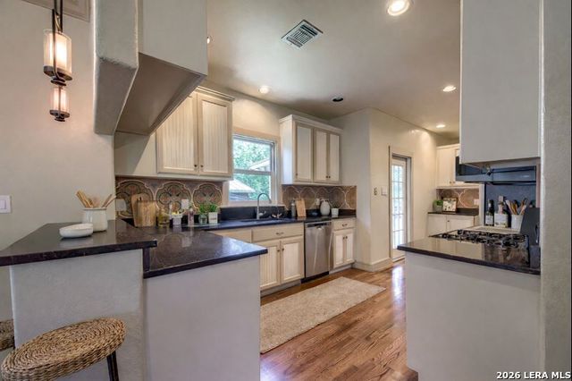 410 Kokomo, Alamo Heights, TX 78209