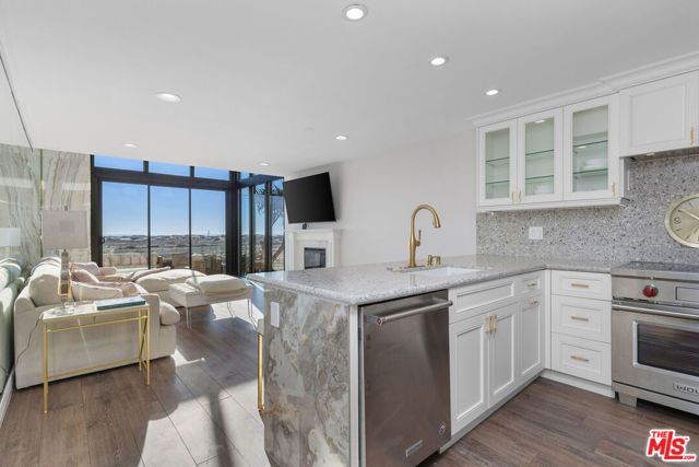 6 Voyage Street 101, Marina Del Rey, CA 90292