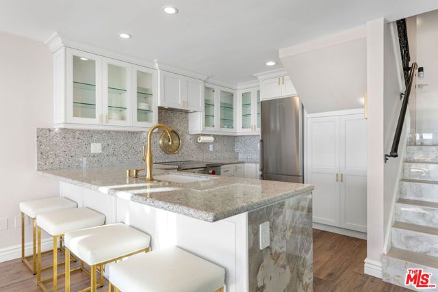 6 Voyage Street 101, Marina Del Rey, CA 90292