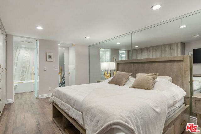 6 Voyage Street 101, Marina Del Rey, CA 90292