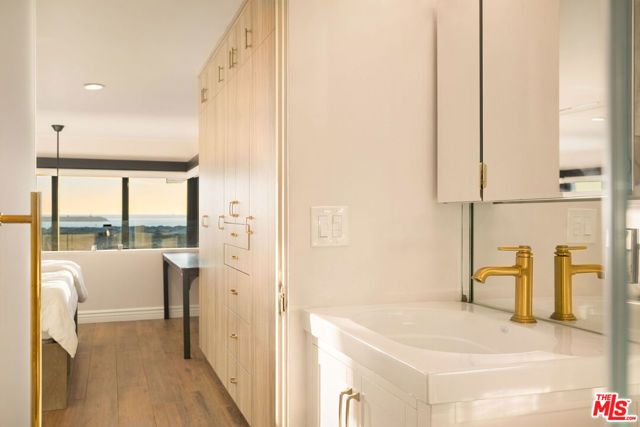 6 Voyage Street 101, Marina Del Rey, CA 90292