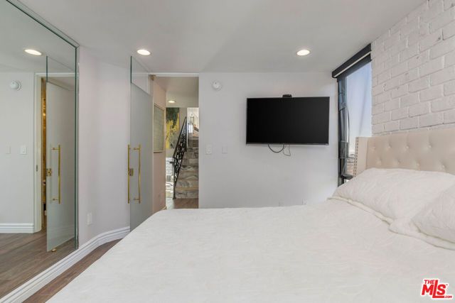 6 Voyage Street 101, Marina Del Rey, CA 90292