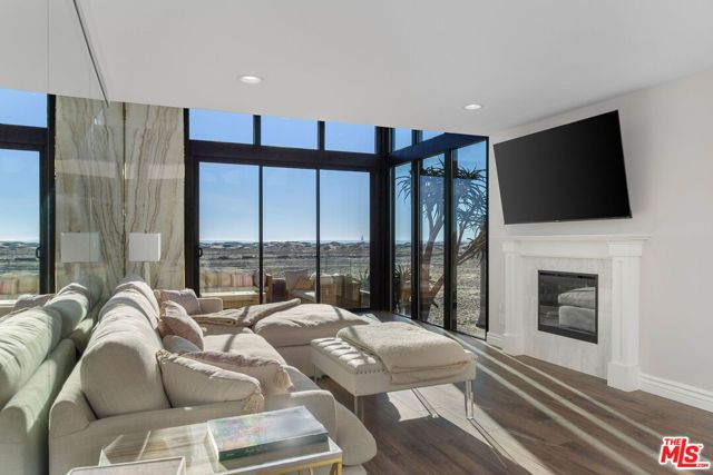 6 Voyage Street 101, Marina Del Rey, CA 90292