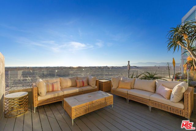 6 Voyage Street 101, Marina Del Rey, CA 90292