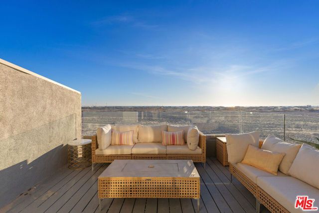 6 Voyage Street 101, Marina Del Rey, CA 90292