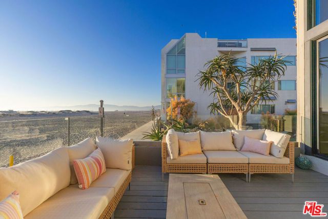 6 Voyage Street 101, Marina Del Rey, CA 90292