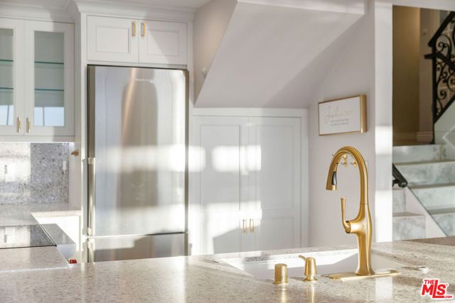 6 Voyage Street 101, Marina Del Rey, CA 90292