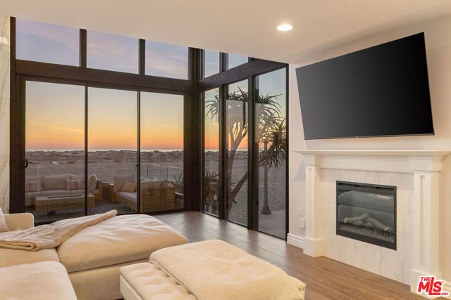 6 Voyage Street 101, Marina Del Rey, CA 90292