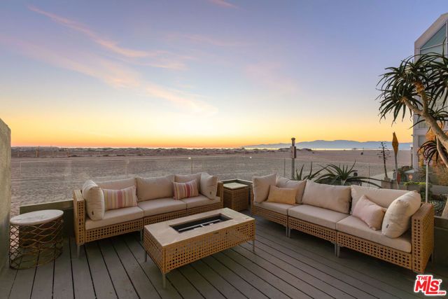 6 Voyage Street 101, Marina Del Rey, CA 90292