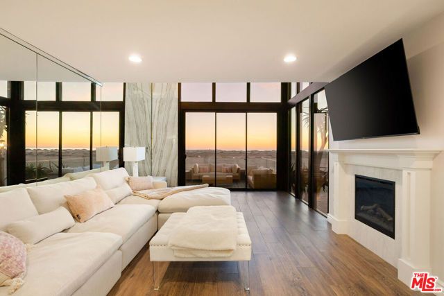 6 Voyage Street 101, Marina Del Rey, CA 90292