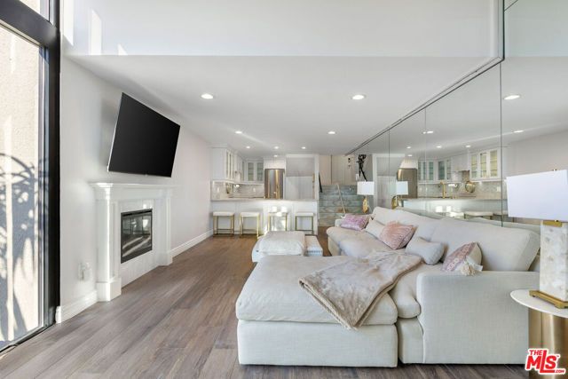 6 Voyage Street 101, Marina Del Rey, CA 90292