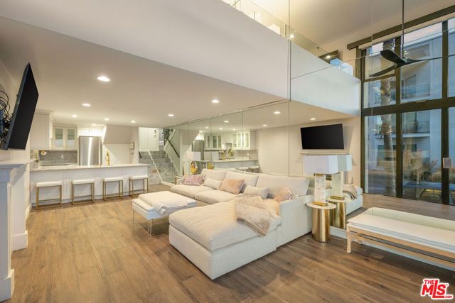 6 Voyage Street 101, Marina Del Rey, CA 90292