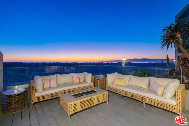6 Voyage Street 101, Marina Del Rey, CA 90292