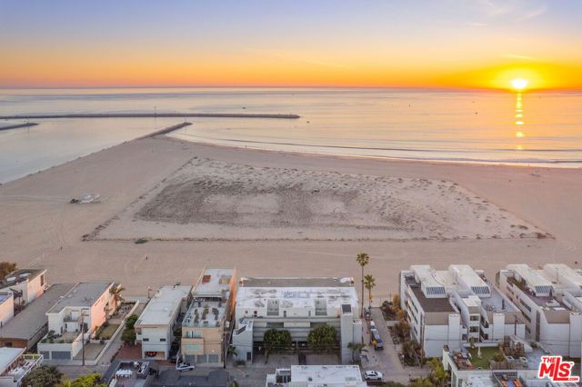 6 Voyage Street 101, Marina Del Rey, CA 90292