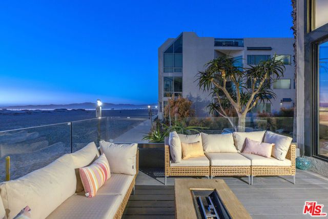 6 Voyage Street 101, Marina Del Rey, CA 90292