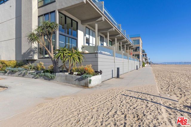 6 Voyage Street 101, Marina Del Rey, CA 90292
