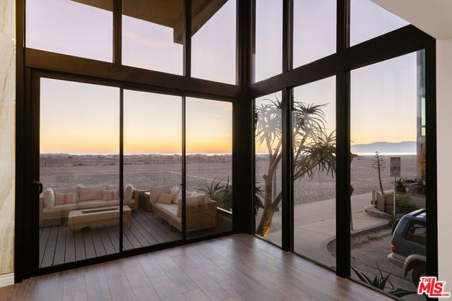 6 Voyage Street 101, Marina Del Rey, CA 90292