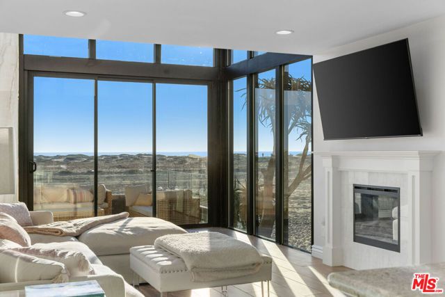 6 Voyage Street 101, Marina Del Rey, CA 90292