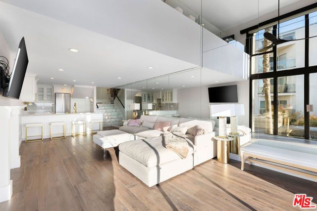 6 Voyage Street 101, Marina Del Rey, CA 90292