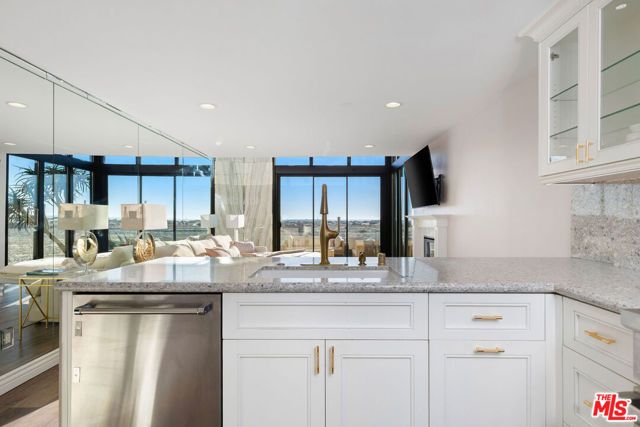 6 Voyage Street 101, Marina Del Rey, CA 90292