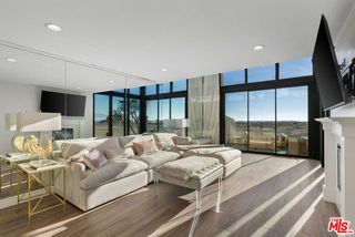 6 Voyage Street 101, Marina Del Rey, CA 90292