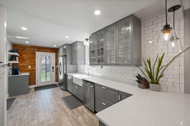 26 E 70th Terrace, Kansas City, MO 64113